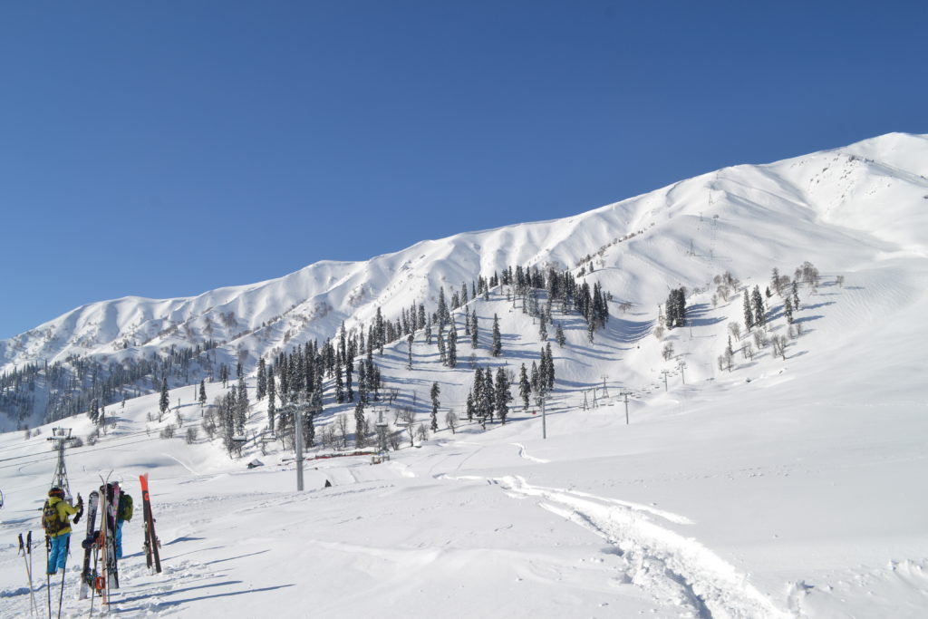 Why Must One Try Skiing in Gulmarg!